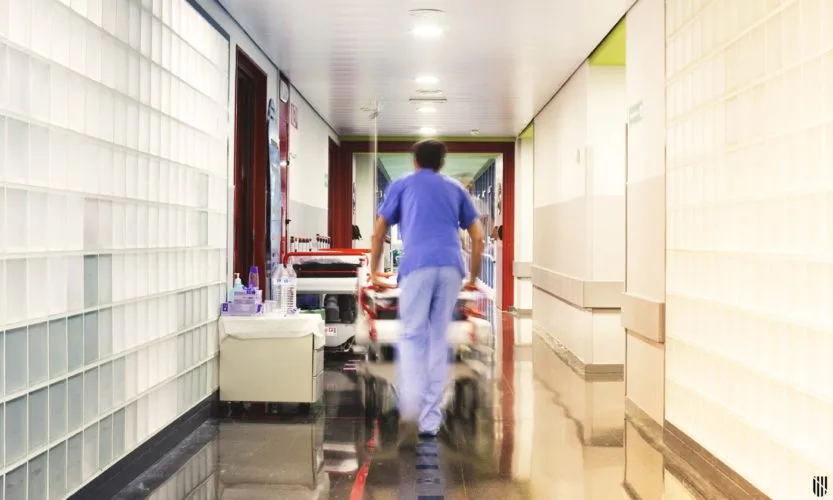 análisis de la presión asistencial en los hospitales de sevilla y su impacto en la calidad del servicio sanitario.